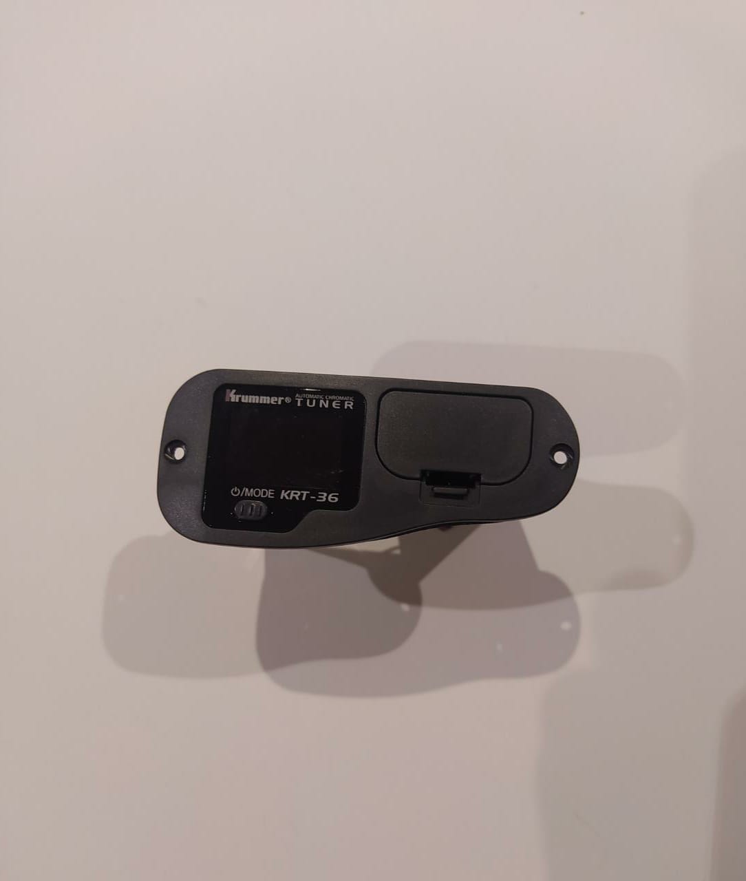 Afinador para Instalar en Guitarra Acústica KRT-36 Krummer